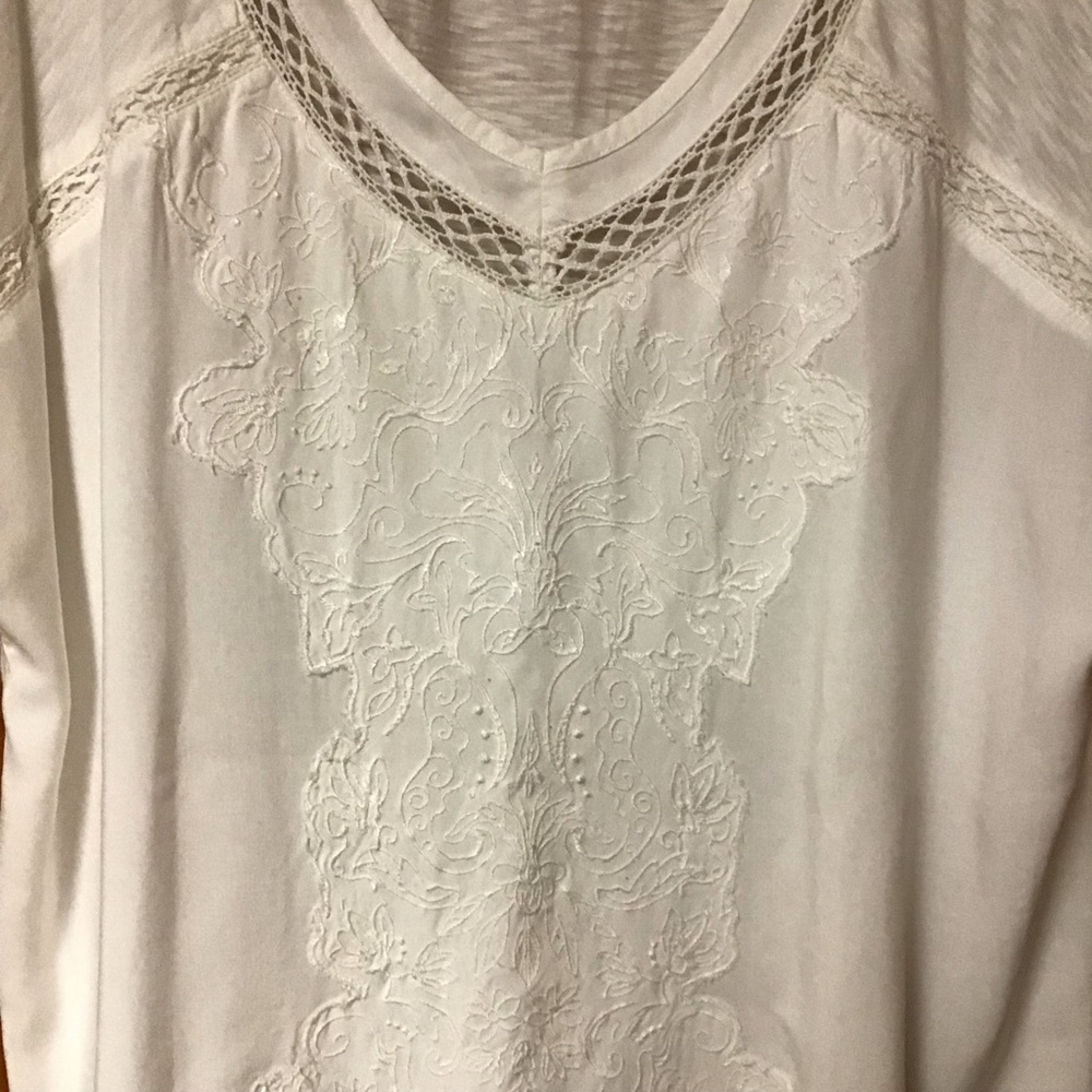 women's V NECK top - EMBELLIShed ON FRONT,  NICE!, WHITE